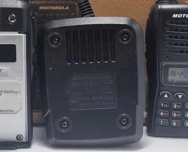 شارژر بیسیم موتورولا GP950 جیپی شارژر بیسیم موتورولا GP950 جیپی